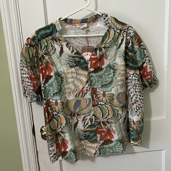 Umgee NWT beautiful top! Size medium. - Picture 6 of 8